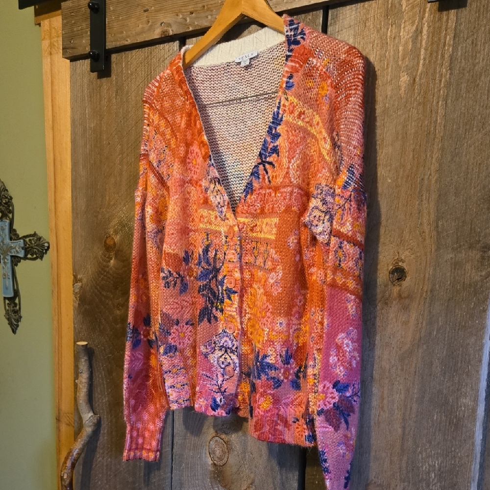 VENUS Cream and Pink Knit Sweater